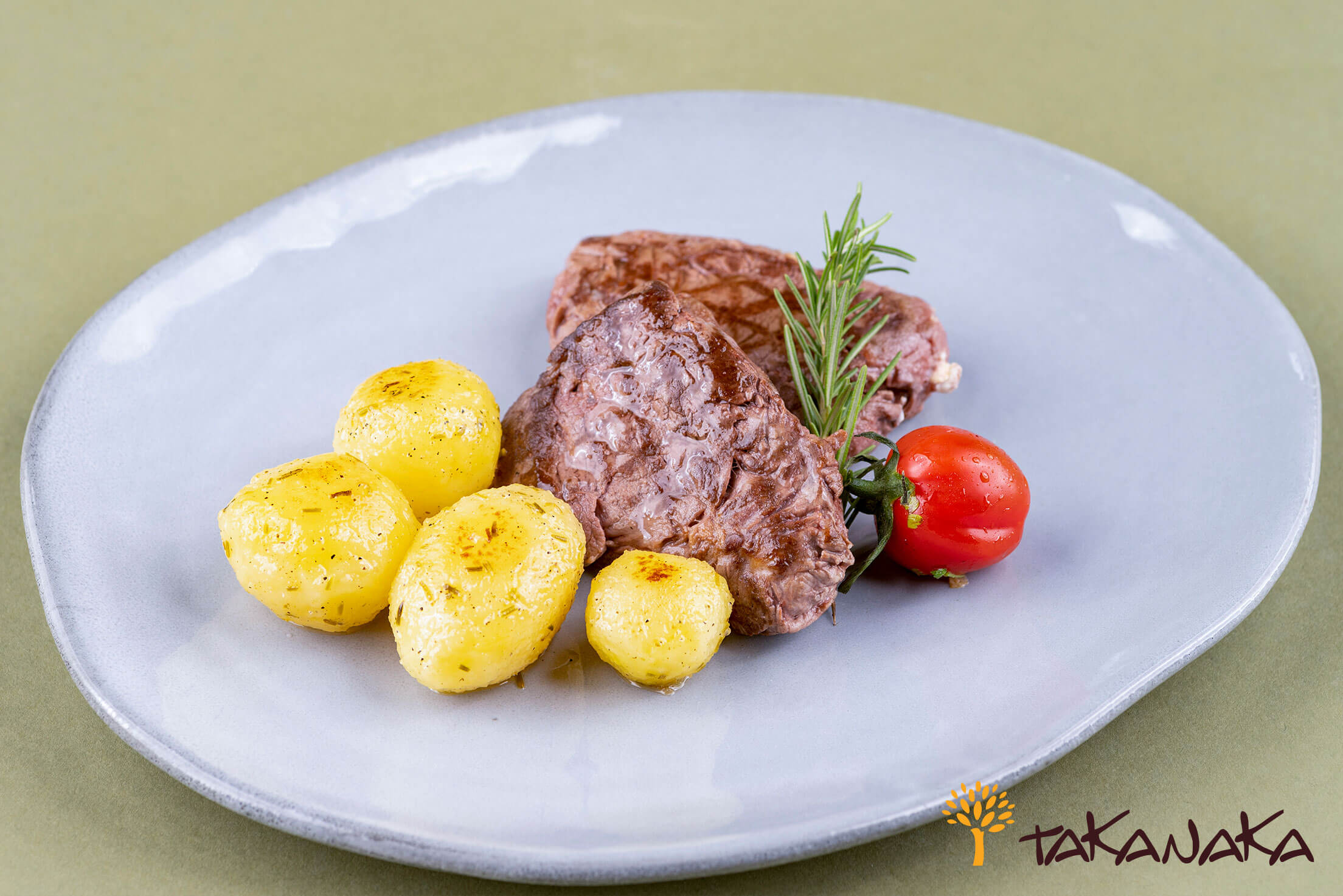Grilled beef sirloin with baked baby potatoes