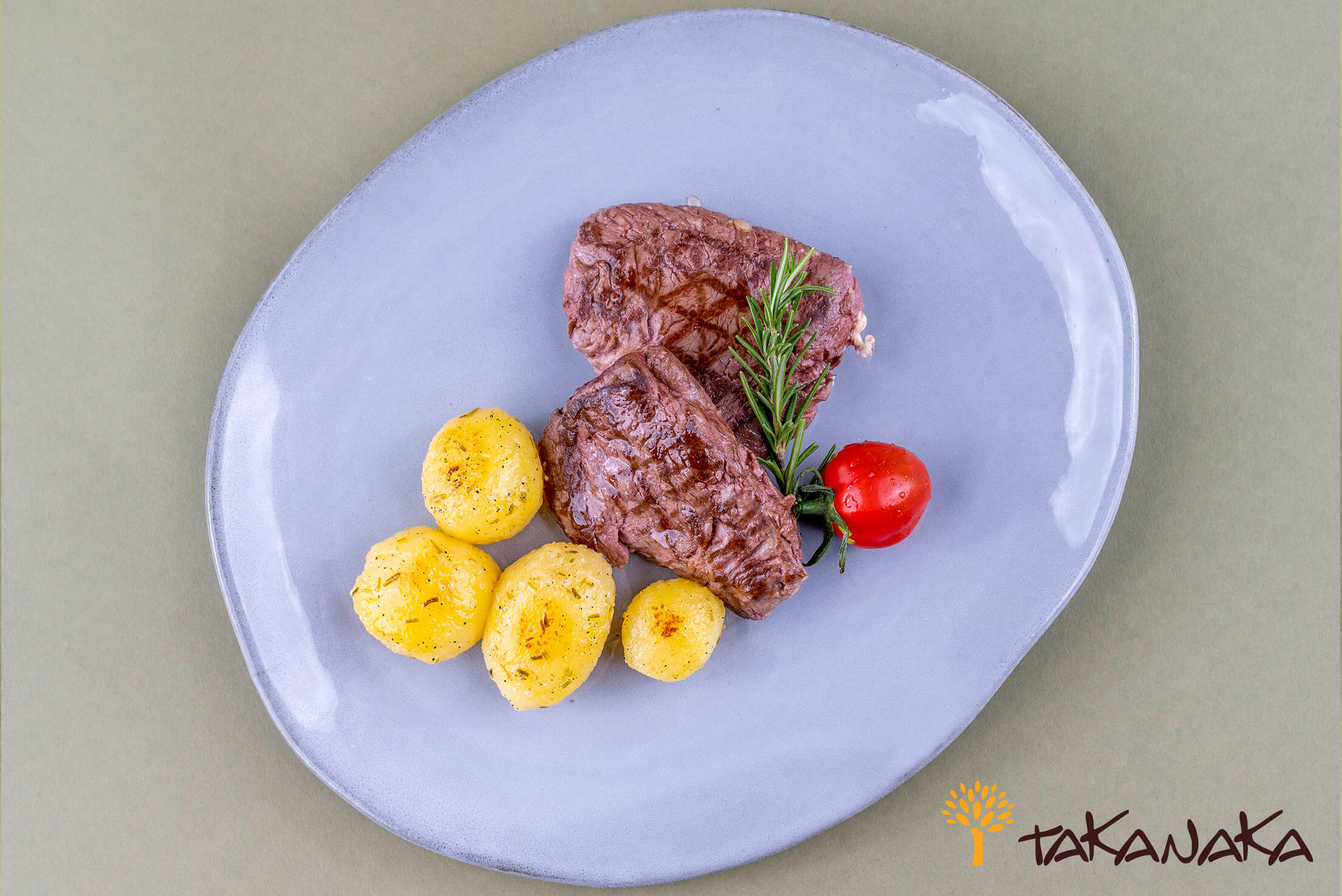 Grilled beef sirloin with baked baby potatoes - imagine 2