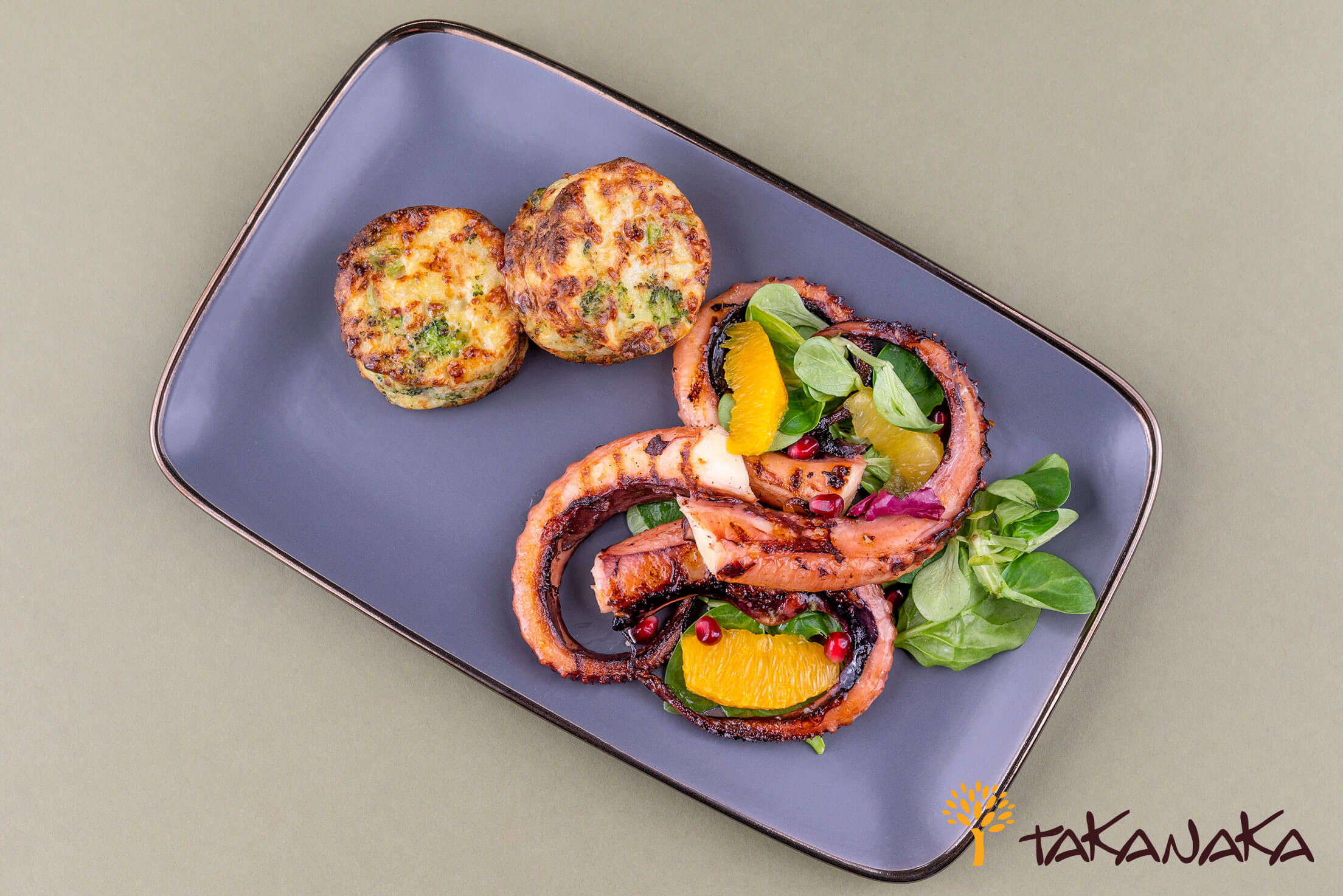 Grilled calamari tentacles with baked potatoes and citrus salad mix - Image 8