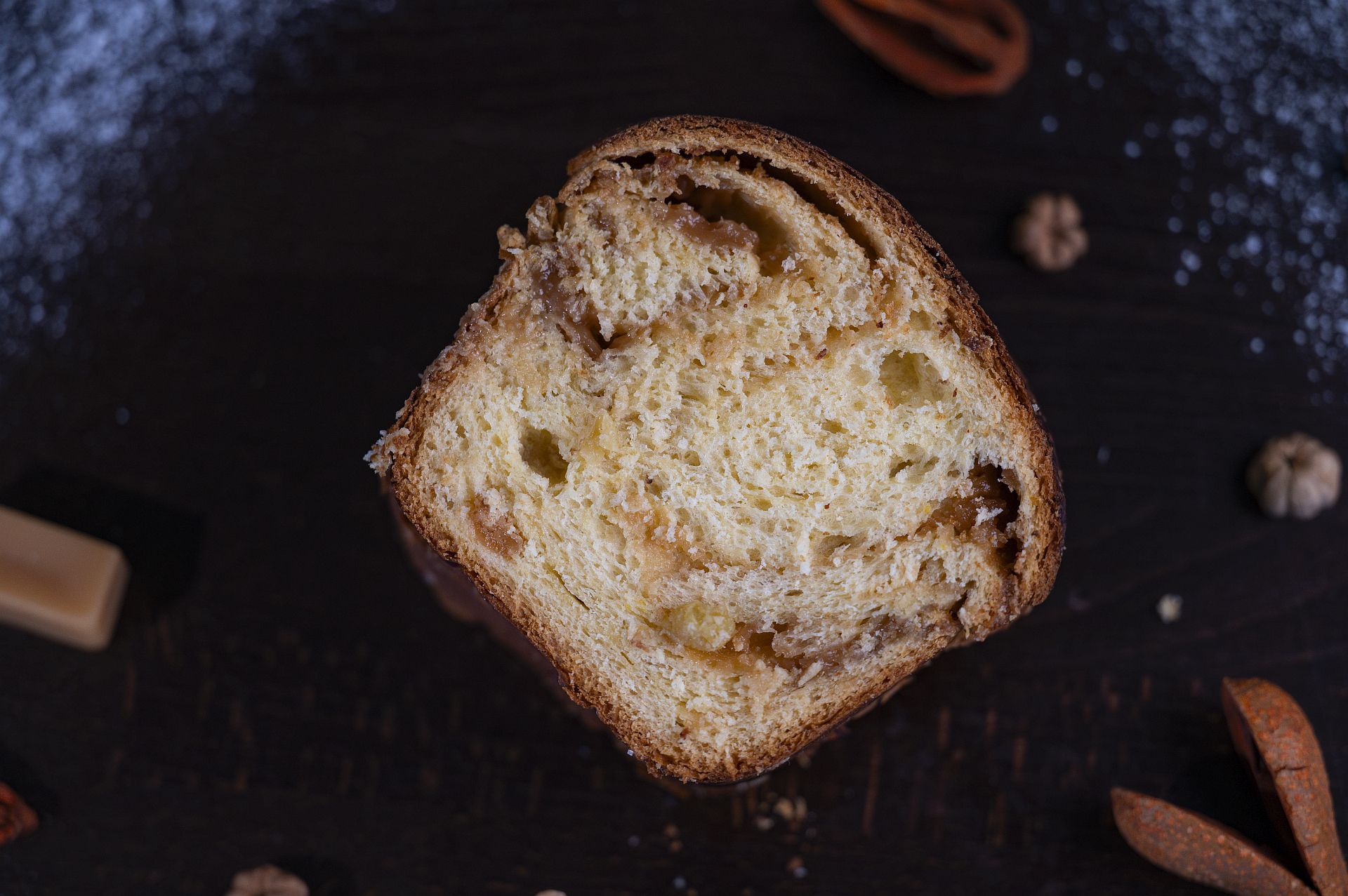 Traditional Romanian Sweet Bread with Salted Caramel Filling - imagine 4
